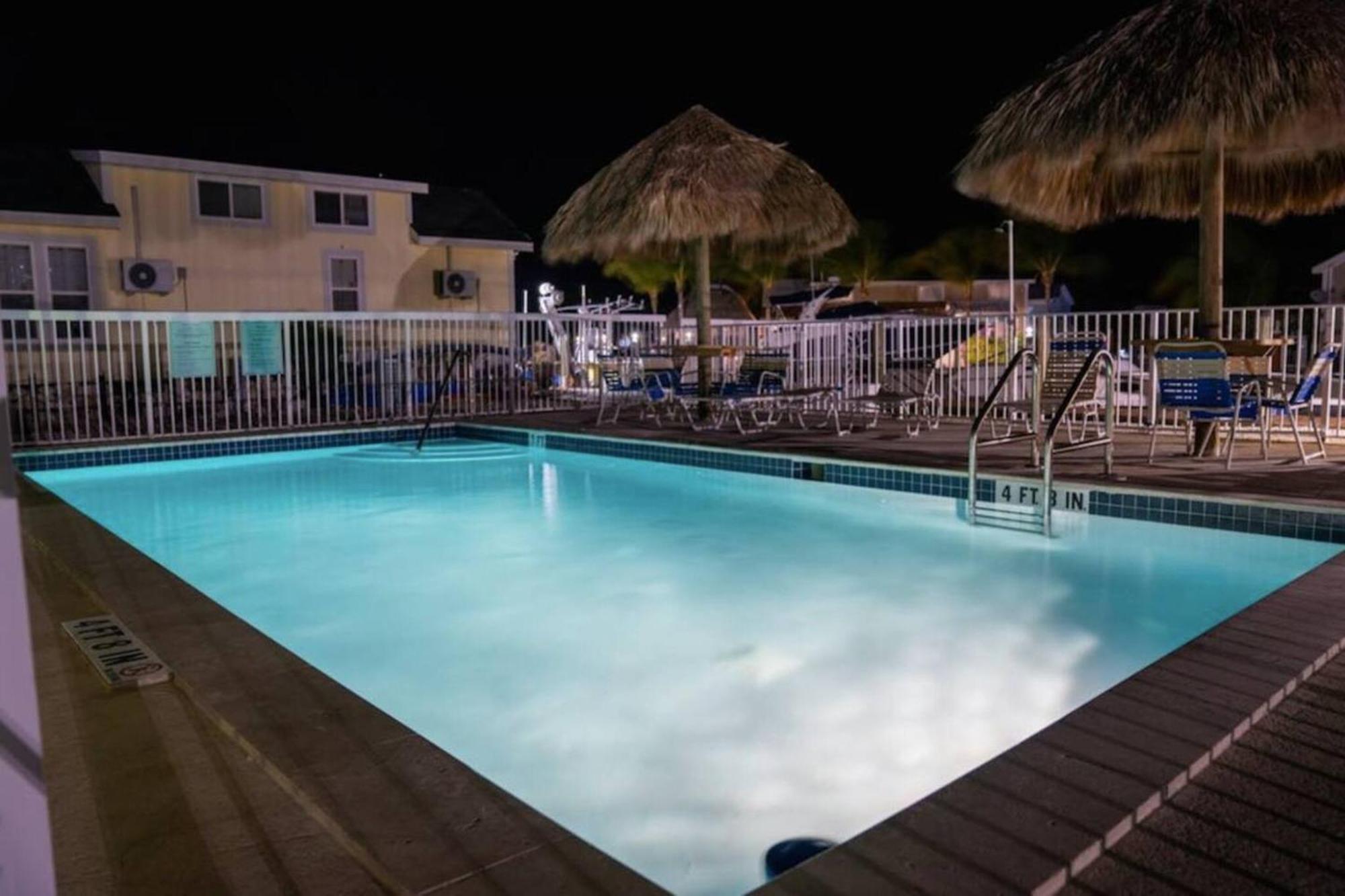 Waterfront Studio 2, Couples Oasis, Kayaks, Pool Jewfish Exterior photo